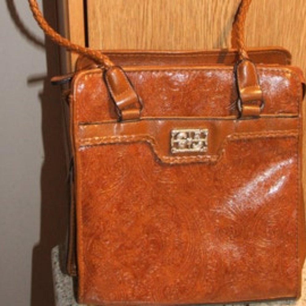 BUENO Shoulder Handbag Medium Size (681)